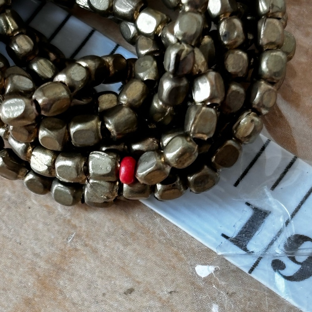 ZAD Cranberry and gold color seed bead necklace/ gold tone/measures 38 in length - Picture 7 of 9
